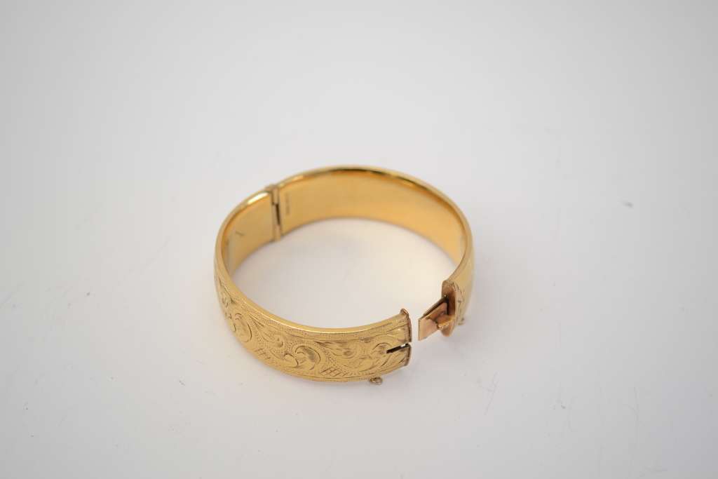 Vintage 9k Metal Core Bangle weight 41g as per photo