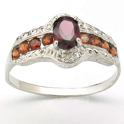 **STUNNING 0,67 CARAT OVAL CUT GARNET  SOLID SILVER RING**