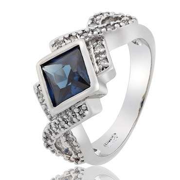 **STUNNING WHITE GOLD PRINCESS CUT BLUE SAPPHIRE RING**