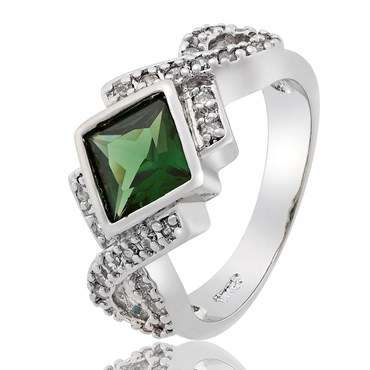 **STUNNING WHITE GOLD PRINCESS CUT GREEN EMERALD RING**