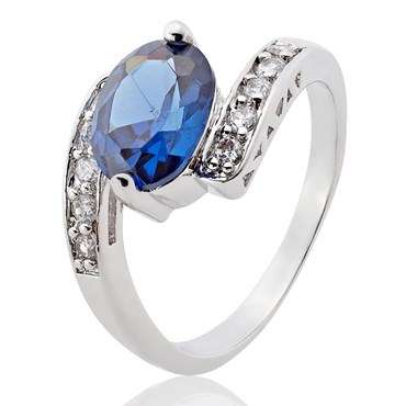 **STUNNING WHITE GOLD OVAL CUT BLUE SAPPHIRE RING**