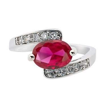 **STUNNING WHITE GOLD OVAL CUT RED RUBY RING**