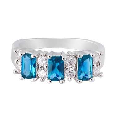 **STUNNING WHITE GOLD EMERALD CUT AQUAMARINE  RING**