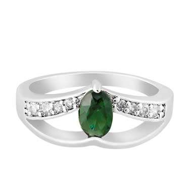 **STUNNING WHITE GOLD OVAL CUT GREEN EMERALD RING**