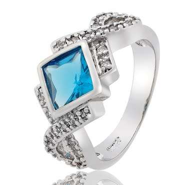 **STUNNING WHITE GOLD PRINCESS CUT AQUAMARINE RING**