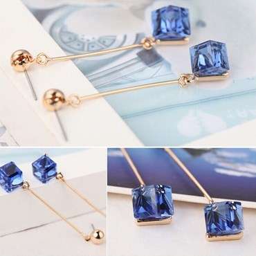 **GORGEOUS BLUE SAPPHIRE DANGLE EARRINGS **