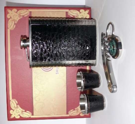 9 oz High quality stainless steel Hip flask gift set - great Christmas gift - at a great price