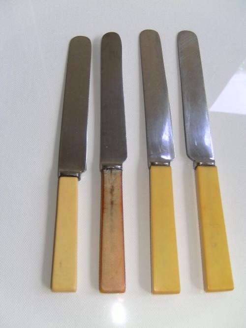 4 butter knifes