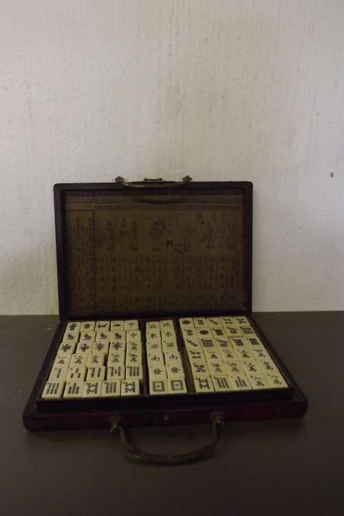 MAHJONG SET - VINTAGE BONE AND BAMBOO - SINGAPORE RULES