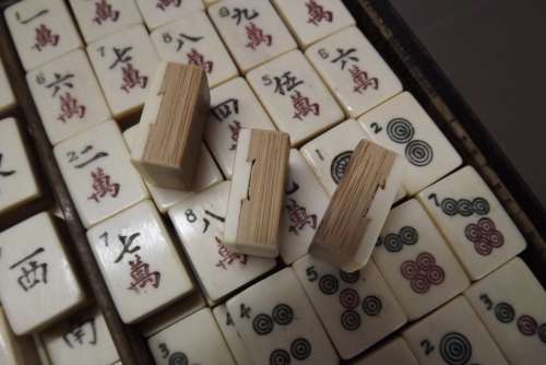 MAHJONG SET - VINTAGE BONE AND BAMBOO - SINGAPORE RULES