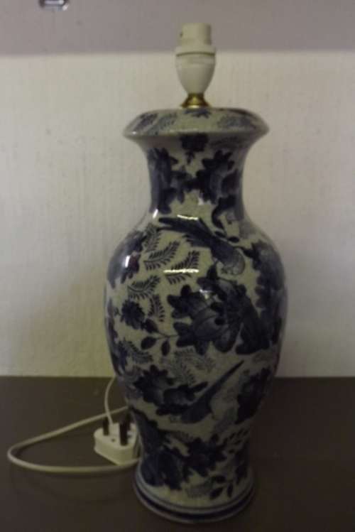 BLUE AND WHITE ORIENTAL PATTERNED TABLE LAMP by SUEZYT