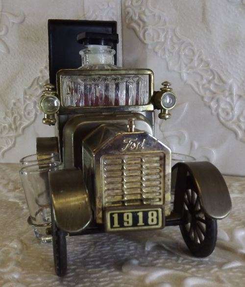 MODEL FORD T CAR MUSICAL DECANTER from SUEZYT