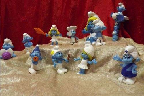 REDUCED TO HALF PRICE - SMURFS - SMURFETTE MONEY BOX AND SMURFS from SUEZYT