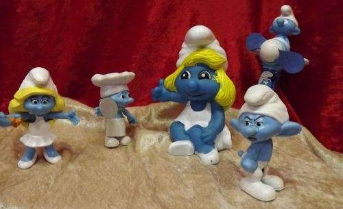 REDUCED TO HALF PRICE - SMURFS - SMURFETTE MONEY BOX AND SMURFS from SUEZYT