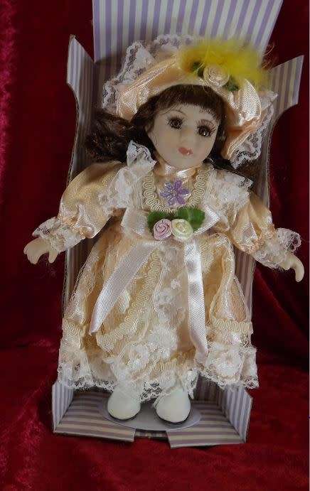 PORCELAIN DOLL VINTAGE -BOXED- from SUEZYT