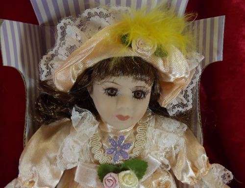 PORCELAIN DOLL VINTAGE -BOXED- from SUEZYT