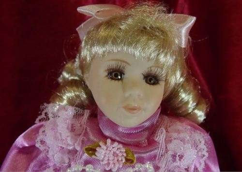 PORCELAIN DOLL VINTAGE -BOXED- from SUEZYT