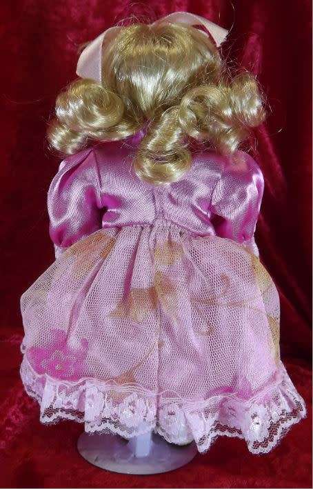 PORCELAIN DOLL VINTAGE -BOXED- from SUEZYT