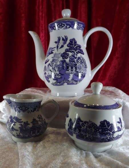 BLUE AND WHITE ENGLISH ROYAL WINDSOR WILLLOW 3 PIECE COFFEE SET from SUEZYT