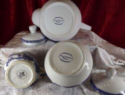 BLUE AND WHITE ENGLISH ROYAL WINDSOR WILLLOW 3 PIECE COFFEE SET from SUEZYT