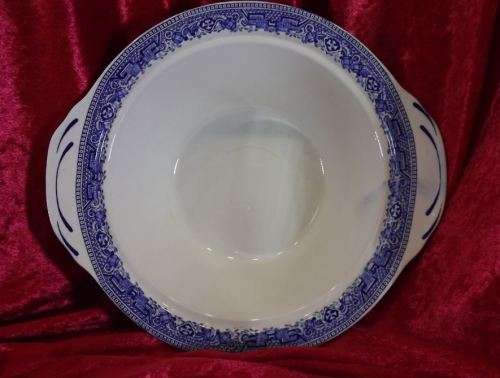 WILLOW PATTERN BLUE AND WHITE TUREEN / SERVING DISH from SUEZYT