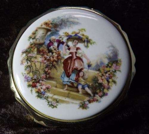 POWDER COMPACT from SUEZYT