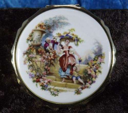 POWDER COMPACT from SUEZYT