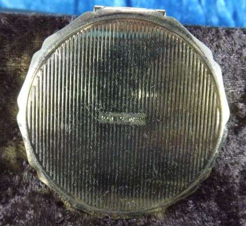 POWDER COMPACT from SUEZYT