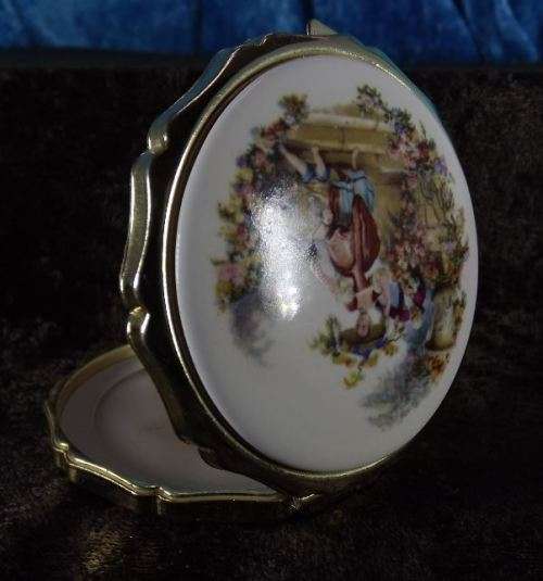 POWDER COMPACT from SUEZYT