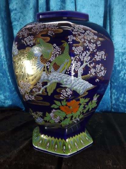 STUNNINGLY BEAUTIFUL ORIENTAL MORIAGE PEACOCK VASE from SUEZYT