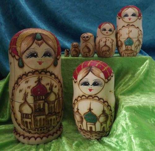 **REDUCED**RUSSIAN NESTING DOLLS (7) from SUEZYT