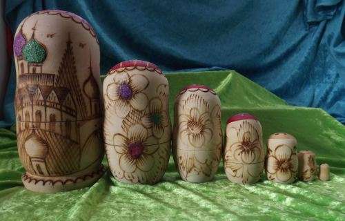 **REDUCED**RUSSIAN NESTING DOLLS (7) from SUEZYT