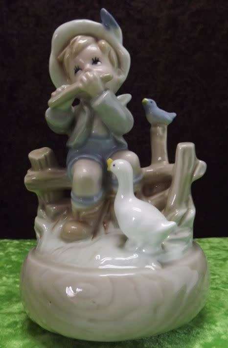 MUSICAL !!! BOY AND  GIRL WITH GEESE PORCELAIN FIGURINES -  from SUEZYT
