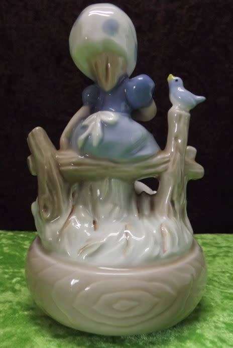 MUSICAL !!! BOY AND  GIRL WITH GEESE PORCELAIN FIGURINES -  from SUEZYT
