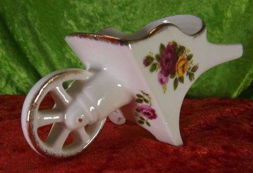 "COTTAGE ROSE" 4 PIECE SET OF ENGLISH FINE BONE CHINA - VINTAGE - from SUEZYT **FREE SHIPPING**