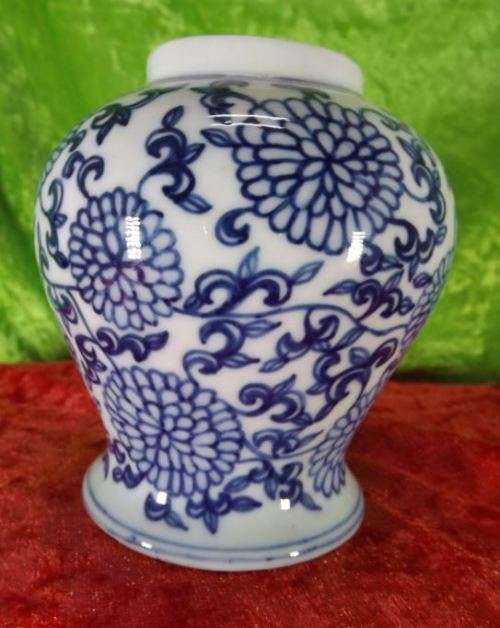 ORIENTAL BLUE AND WHITE VASE from SUEZYT