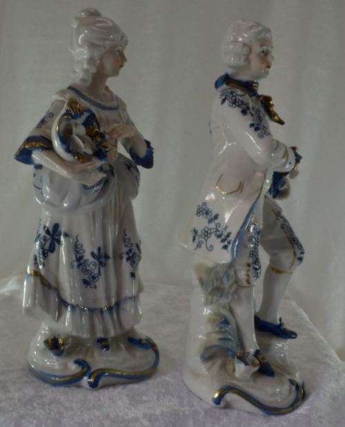 A HANDSOME COUPLE - FIGURINES - from SUEZYT