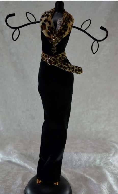 JEWELLERY HOLDER -  PORCELAIN  LADY  -  from SUEZYT