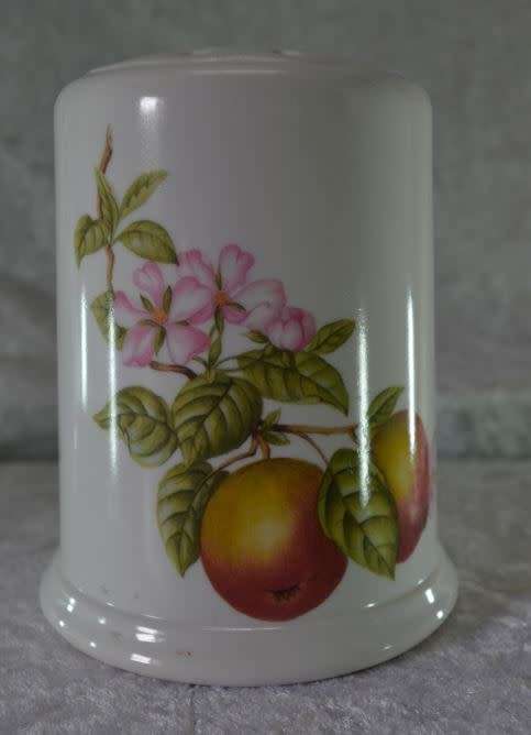 VINTAGE BAKELITE FLOUR SIFTER from SUEZYT