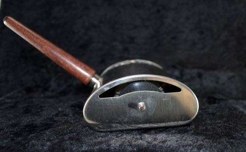 VINTAGE METAL TABLE CRUMB SWEEPER - from SUEZYT