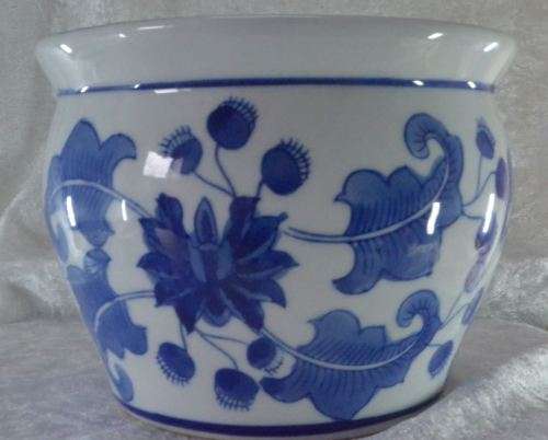 BLUE AND WHITE ORIENTAL VASE  from SUEZYT