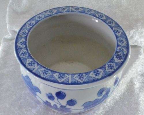 BLUE AND WHITE ORIENTAL VASE  from SUEZYT