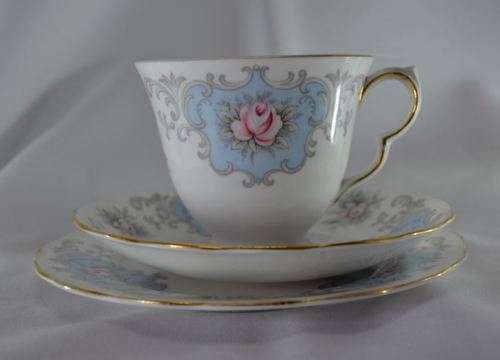 QUEEN ANNE TRIOS  - VINTAGE - ENGLISH PORCELAIN - from SUEZYT