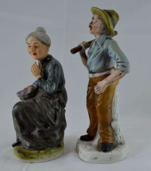 SET OF TWO FIGURINES from SUEZYT