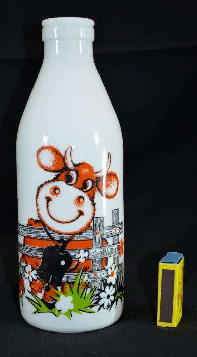 ITALIAN MILK GLASS - BOTTLE WITH COW - from SUEZYT
