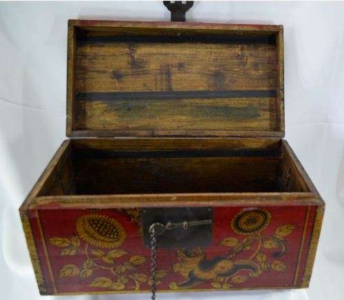 ORIENTAL WEDDING TRUNK - ANTIQUE - from SUEZYT