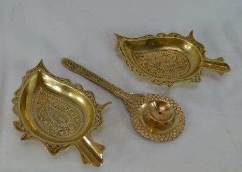 LOT OF 3 BRASS ITEMS- INDIA - from SUEZYT