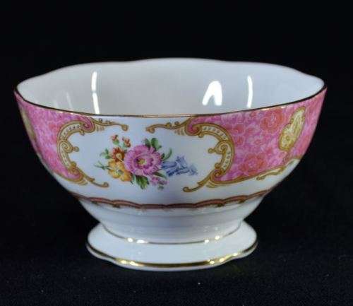BEAUTIFUL "LADY CARLYLE " DISH - ROYAL ALBERT - from SUEZYT