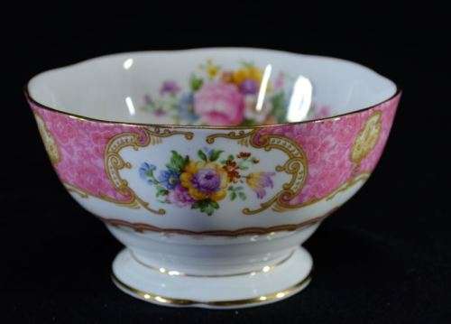 BEAUTIFUL "LADY CARLYLE " DISH - ROYAL ALBERT - from SUEZYT