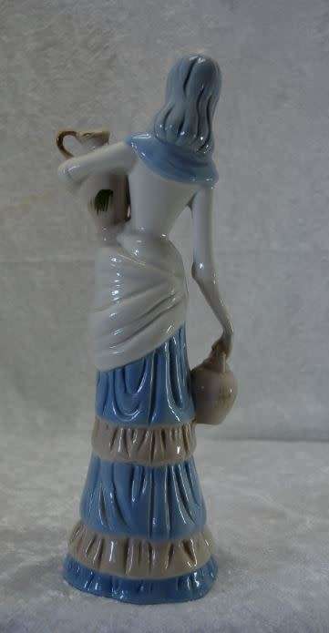 LADY CARRYING URNS - ATTRACTIVE FIGURINE - PORCELAIN - from SUEZYT
